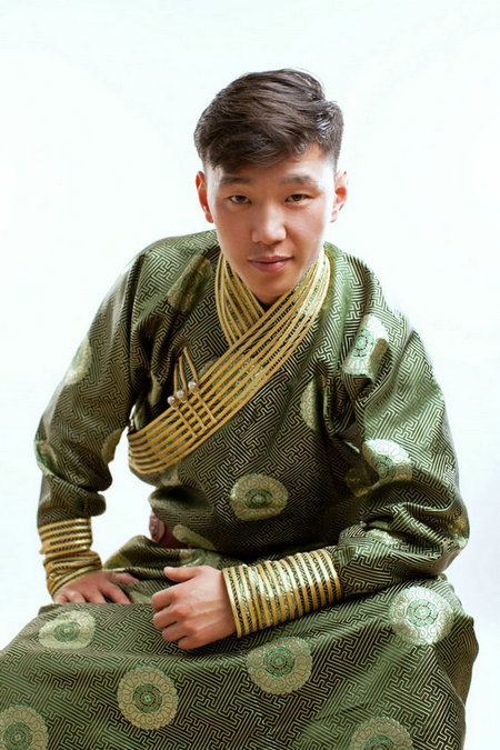 傲日其愣 蒙古族歌手,《耳畔中国》亚军,《中国农民歌会》"北部唱