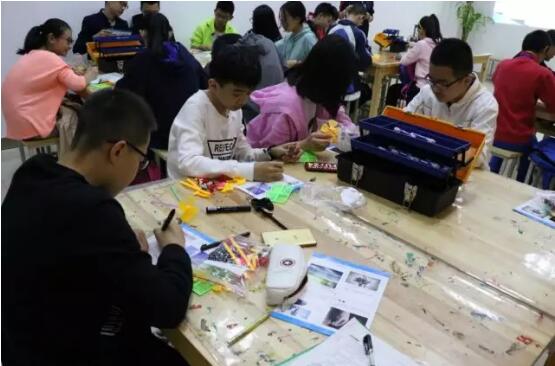 正文   北京陶瓷艺术馆建馆以来,除了传统文化,开放性科学实践课也